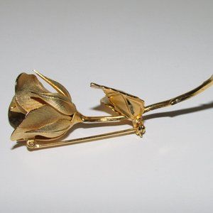 Vintage Signed Giovanni Christmas Rose Pin K0556 gold tone